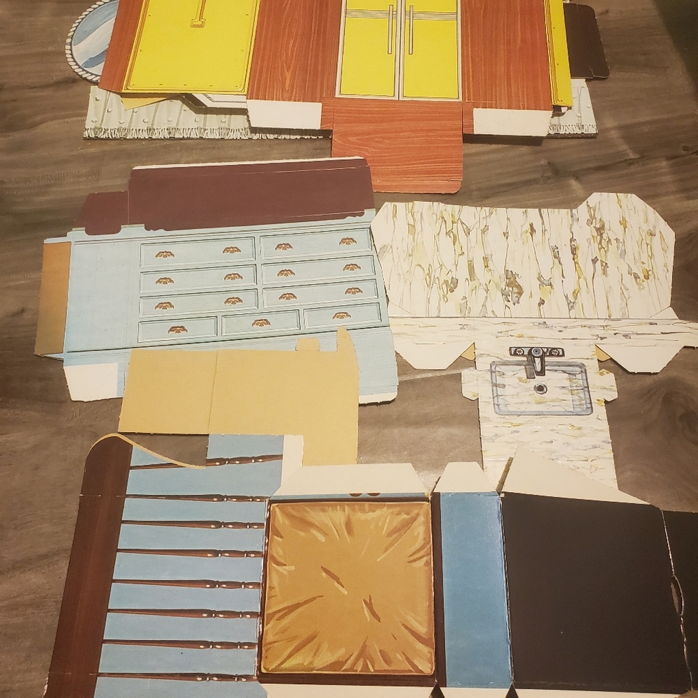 Extremely rare over 4ft high Suzy homemaker cardboard dollhouse - Picture 8 of 16